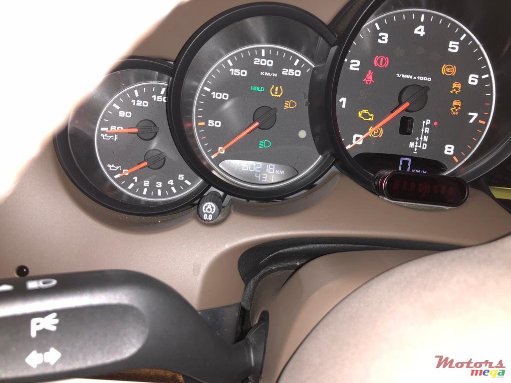 2012' Porsche Cayenne photo #1