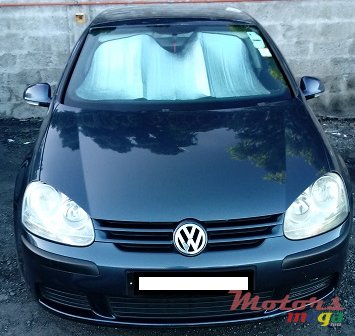 2004' Volkswagen Golf V photo #1