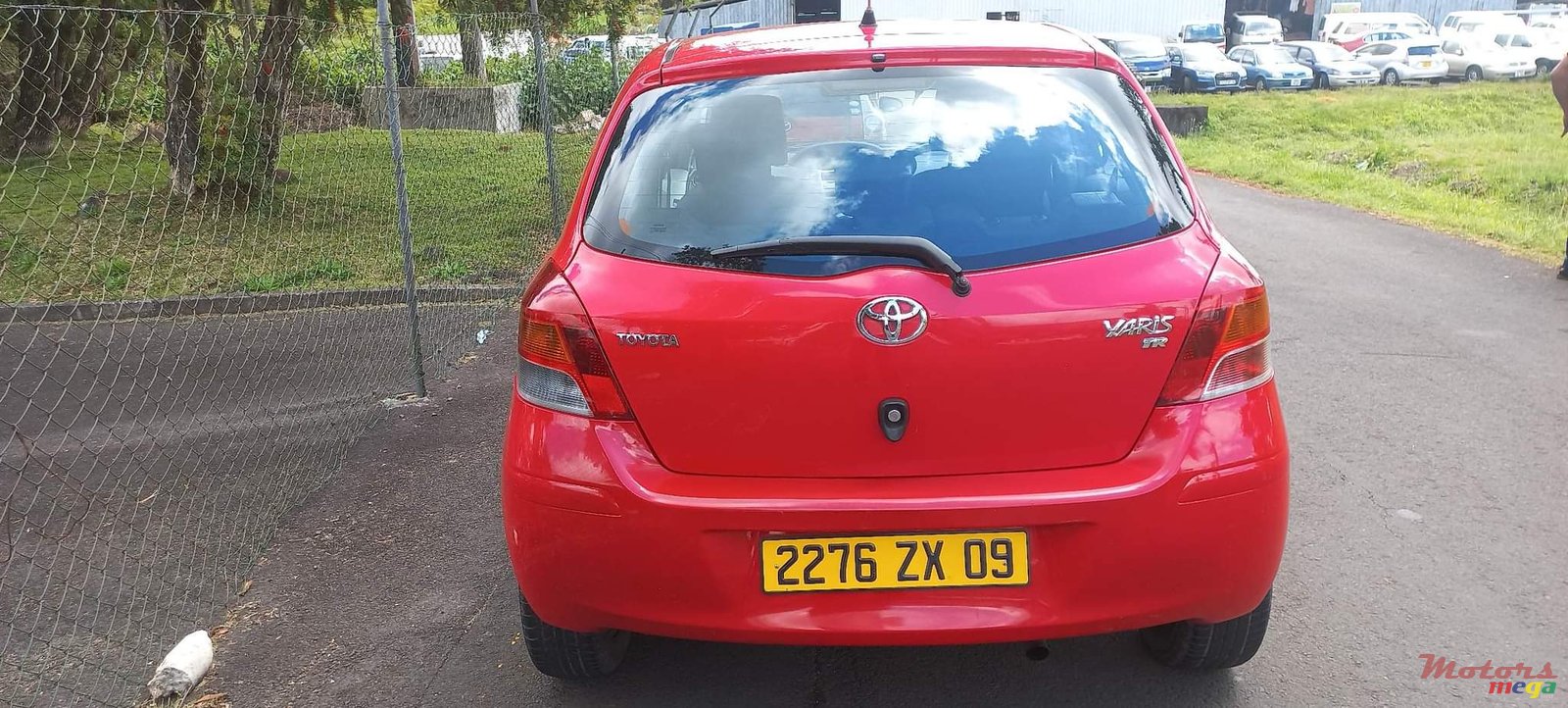 2009' Toyota Yaris photo #2