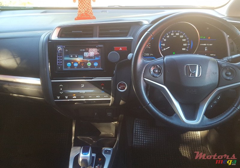 2013' Honda FIT Hybrid L package photo #7
