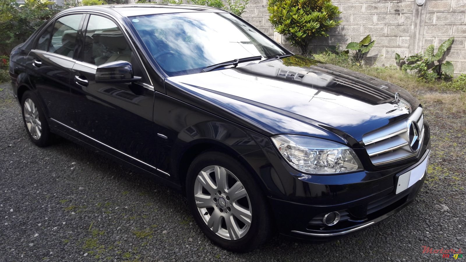 2009' Mercedes-Benz C-Class photo #1