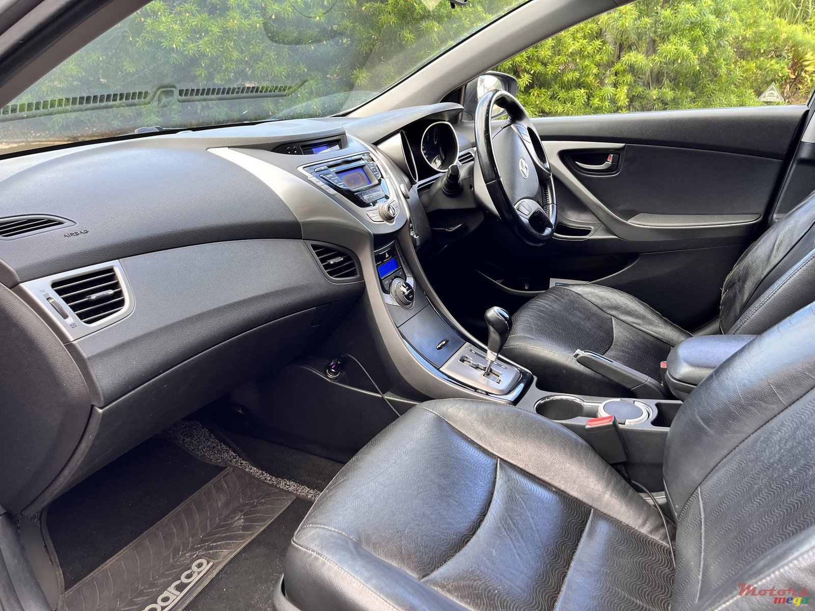 2013' Hyundai Elantra photo #3