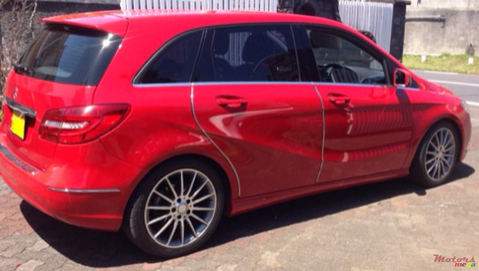 2012' Mercedes-Benz B 180 photo #6