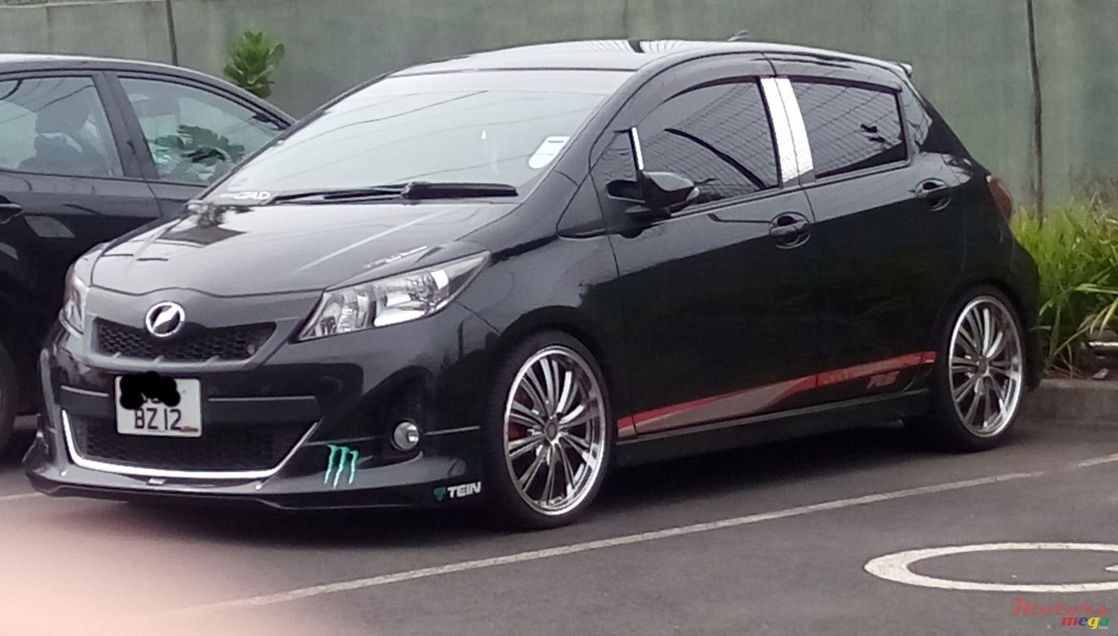 2012' Toyota Vitz photo #2
