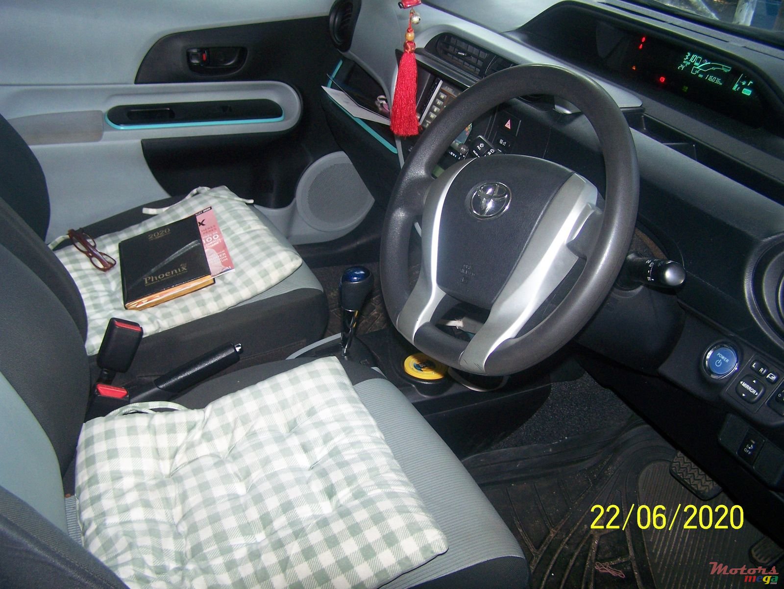 2012' Toyota Aqua photo #7