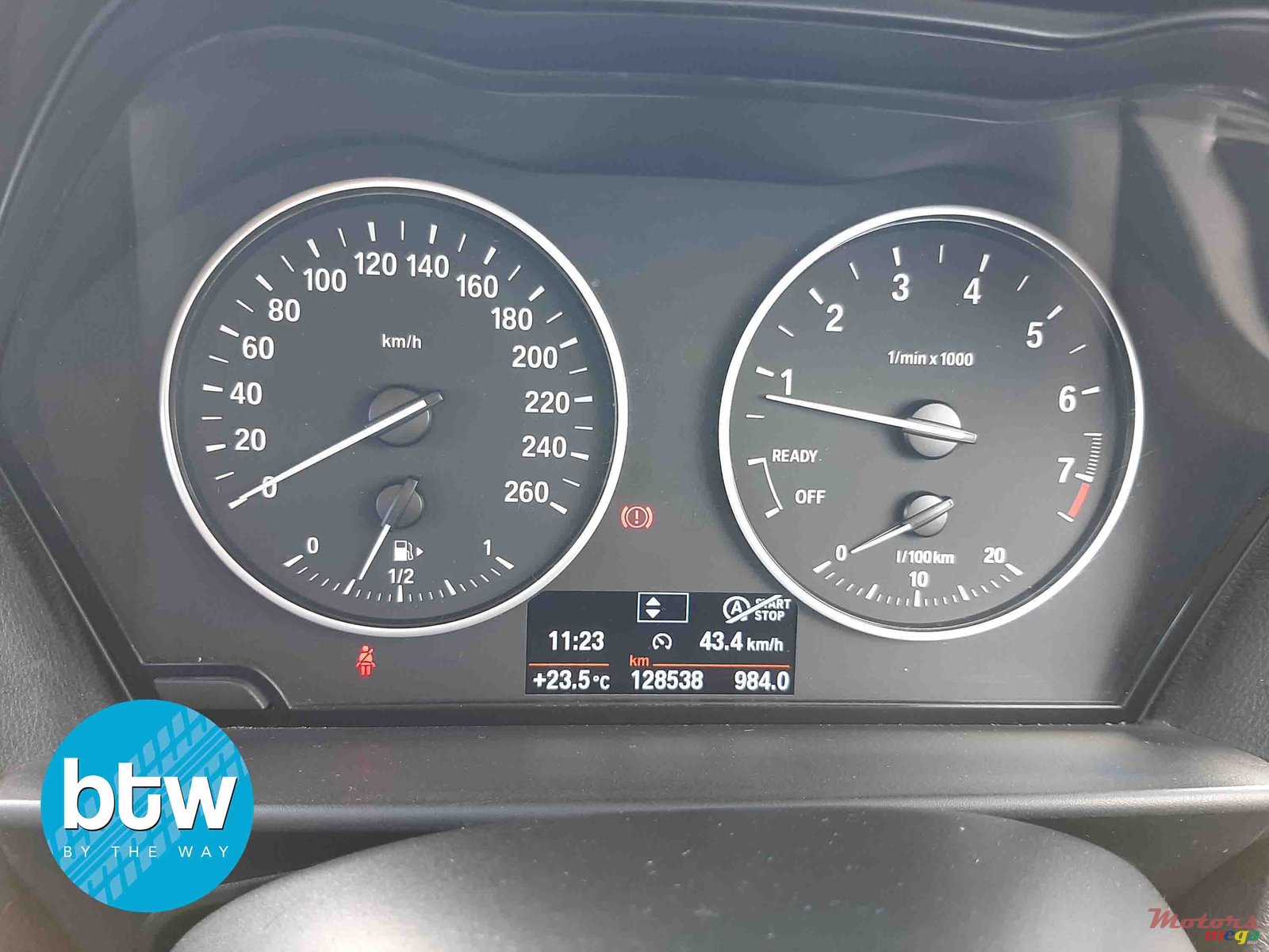 2015' BMW 118 photo #7