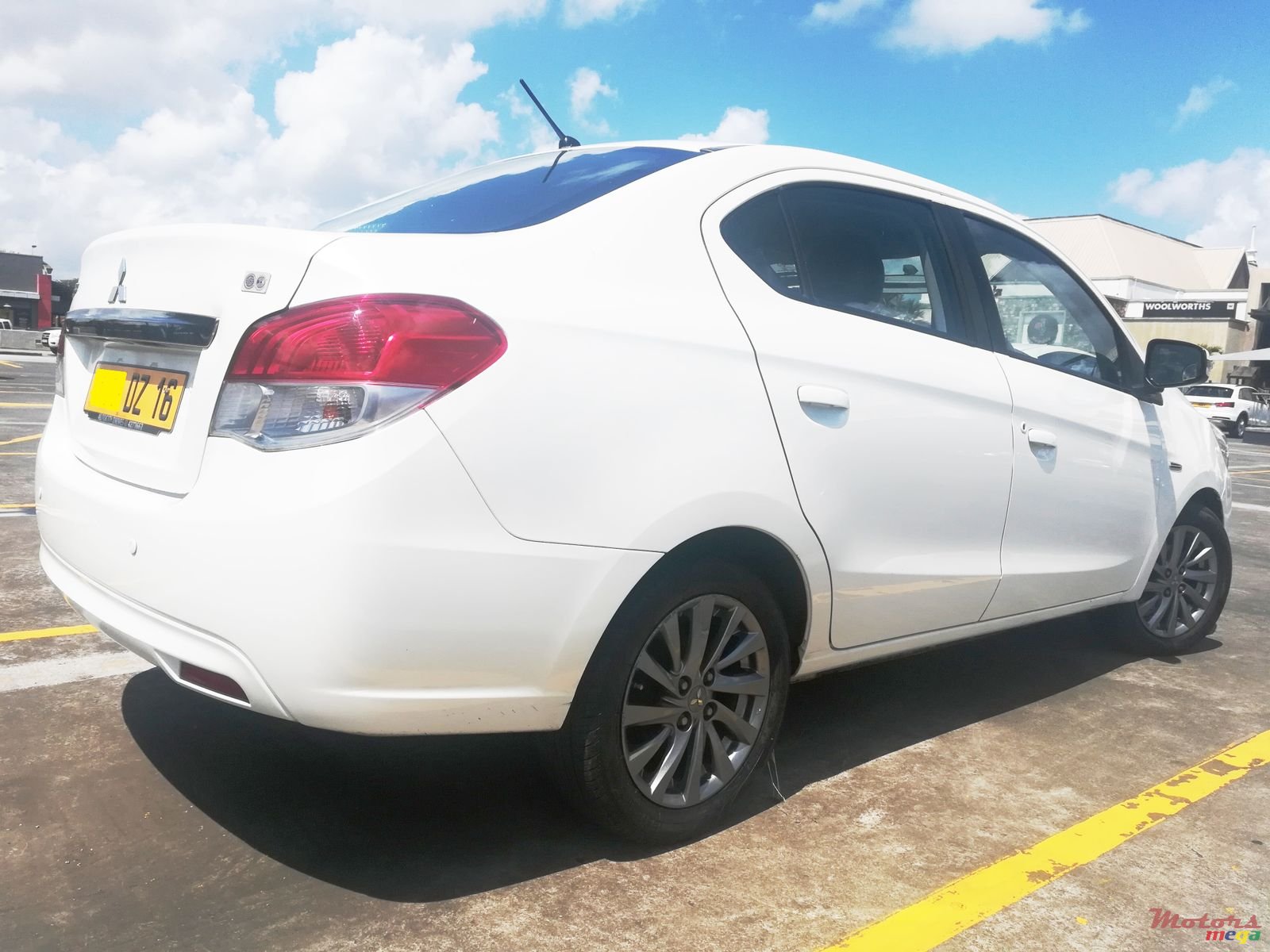 2016' Mitsubishi Mirage photo #2