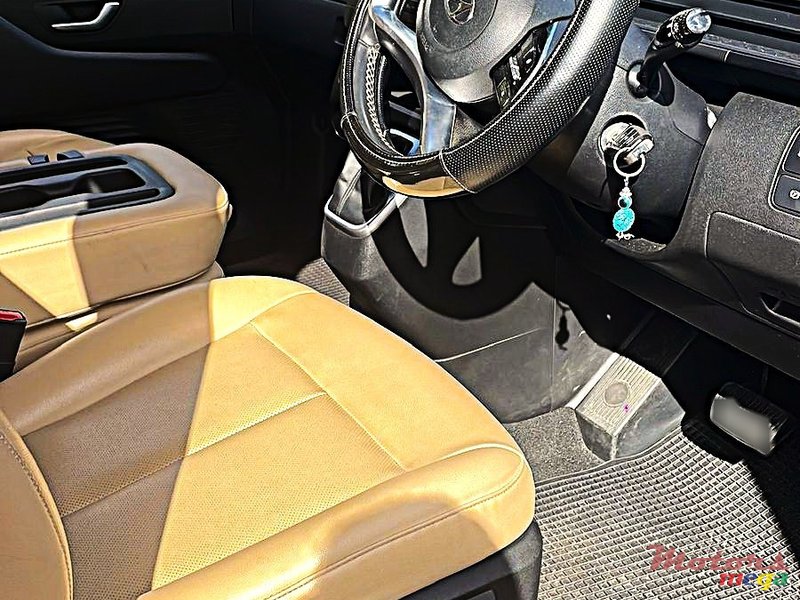 2022' Hyundai Staria 11 seater photo #5