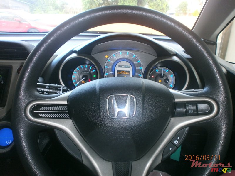 2012' Honda Fit hybrid photo #4