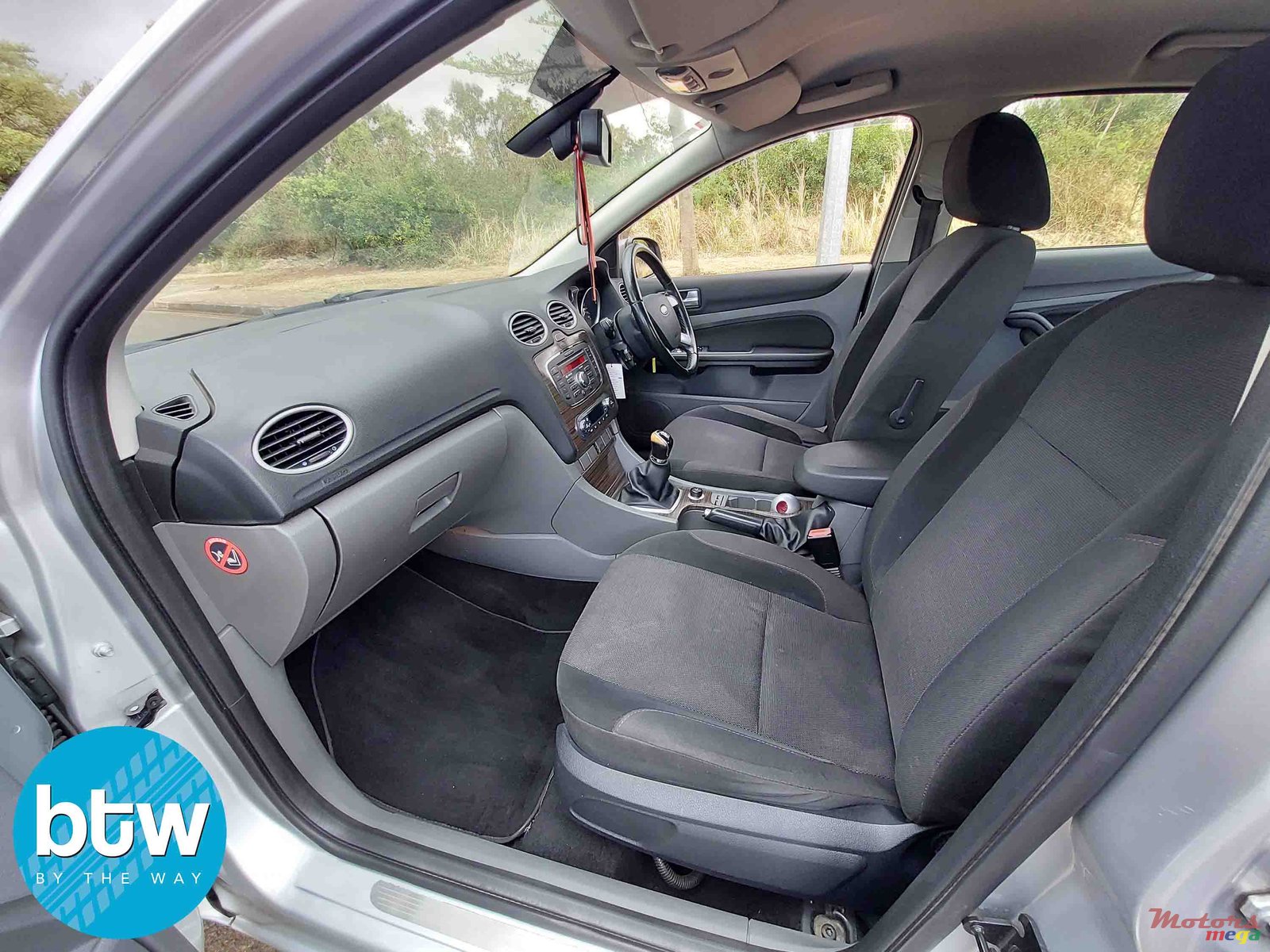 2011' Ford Focus photo #5