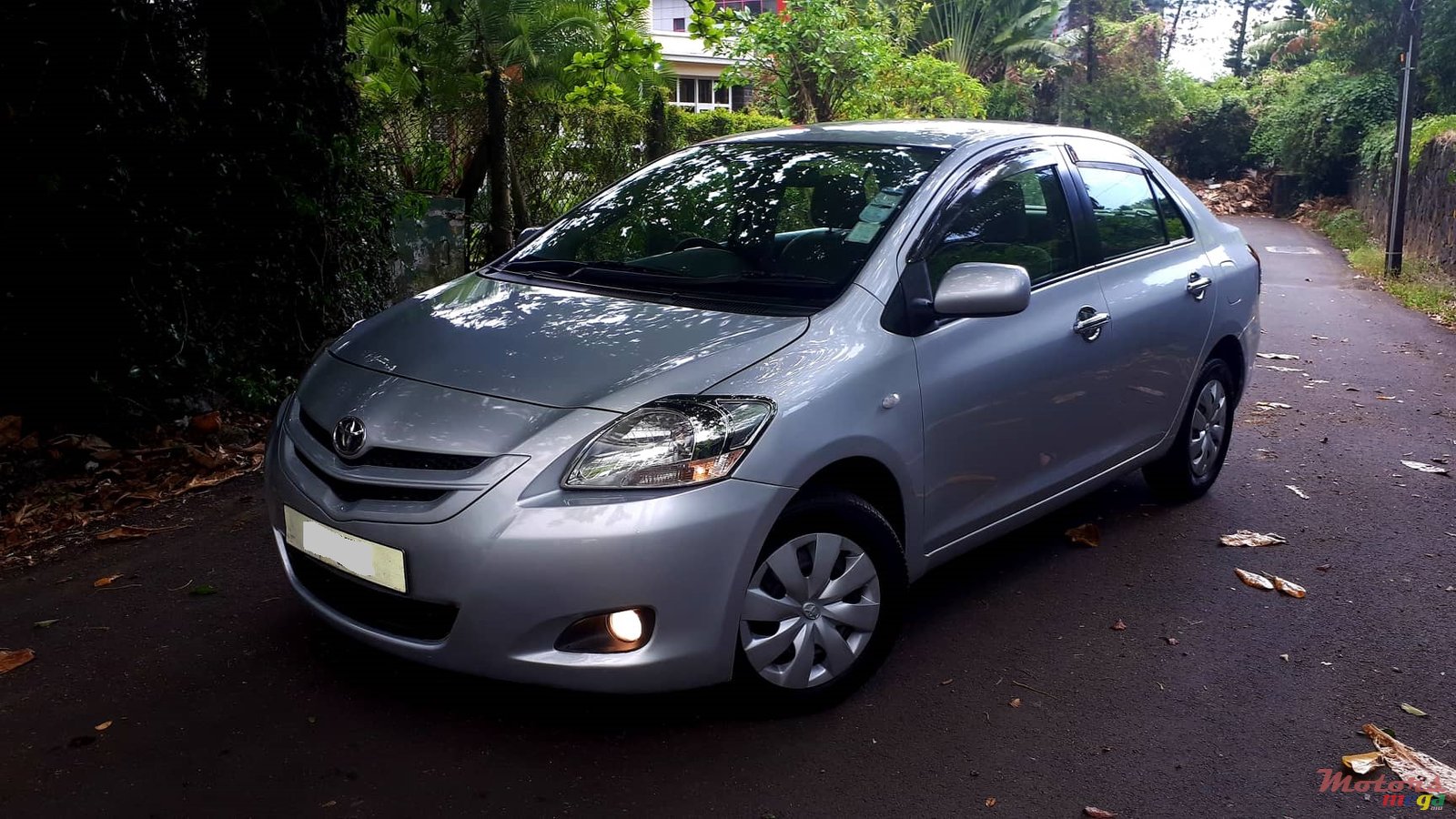 2007' Toyota Belta photo #2