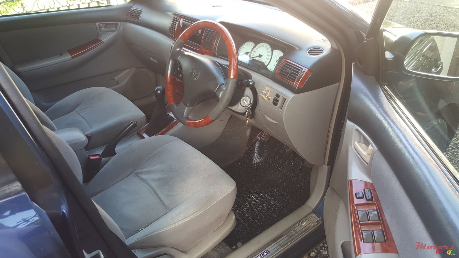 2002' Toyota Corolla NZE photo #3