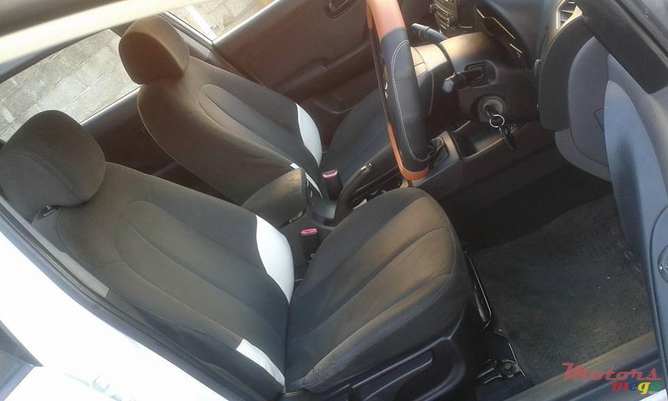 2010' Hyundai Elantra photo #7