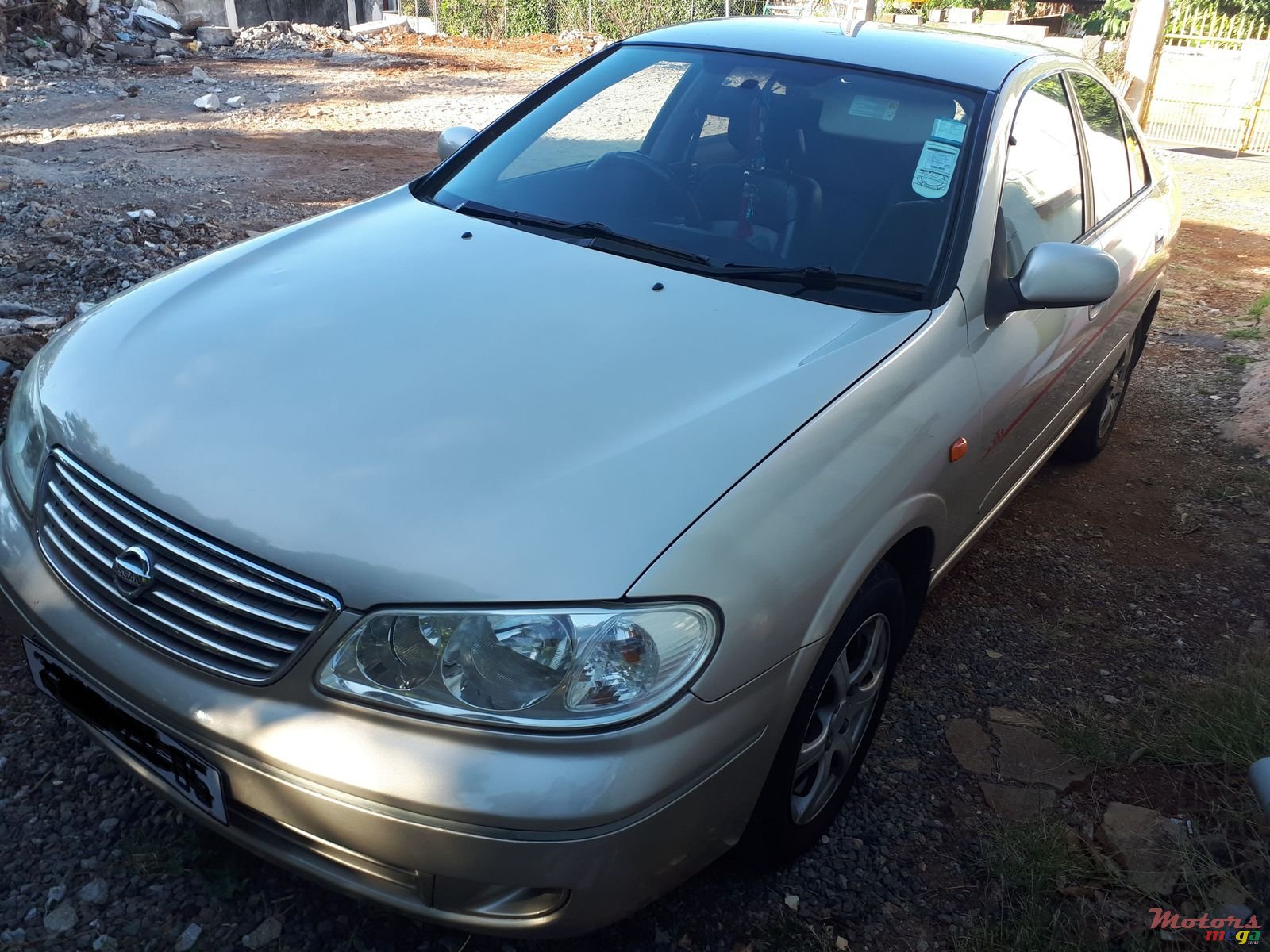 2005' Nissan Sunny photo #1