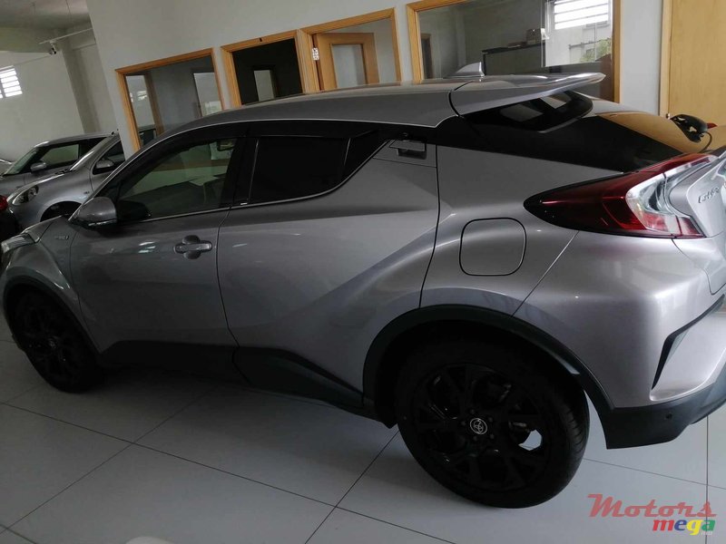 2019' Toyota C-HR photo #3