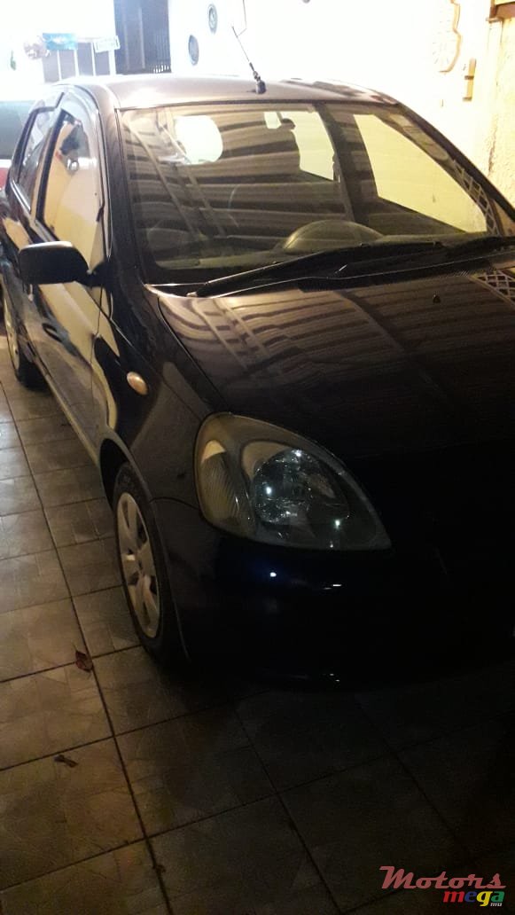 2001' Toyota Vitz photo #5