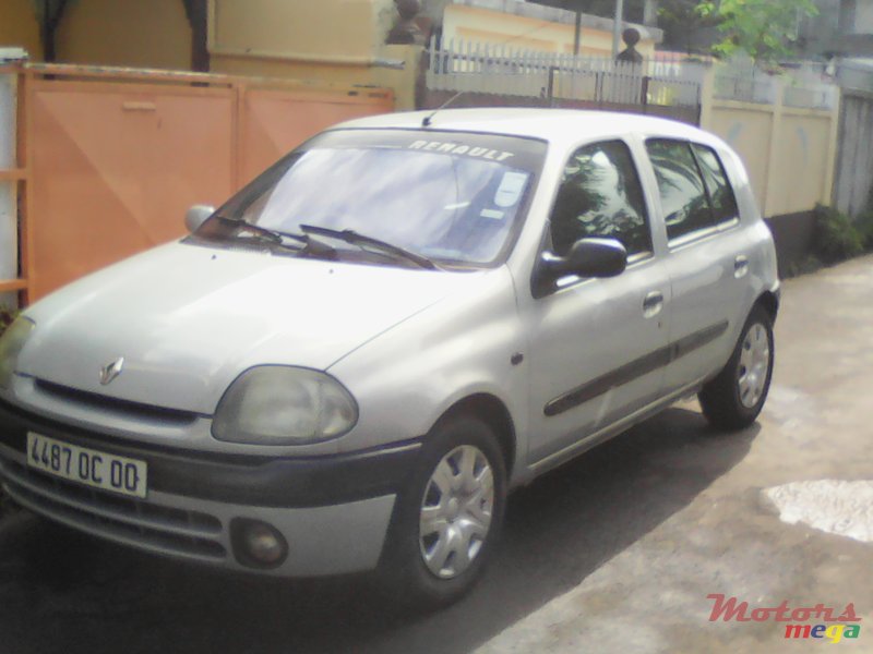 2000' Renault Clio photo #1