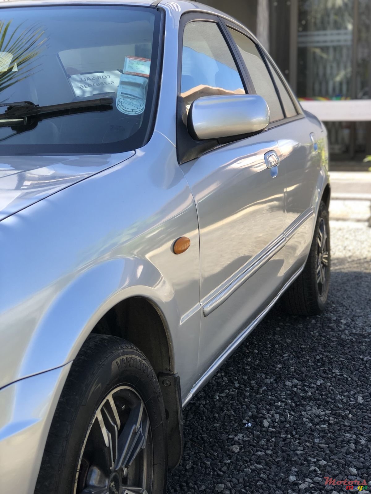 2002' Mazda 323 photo #1