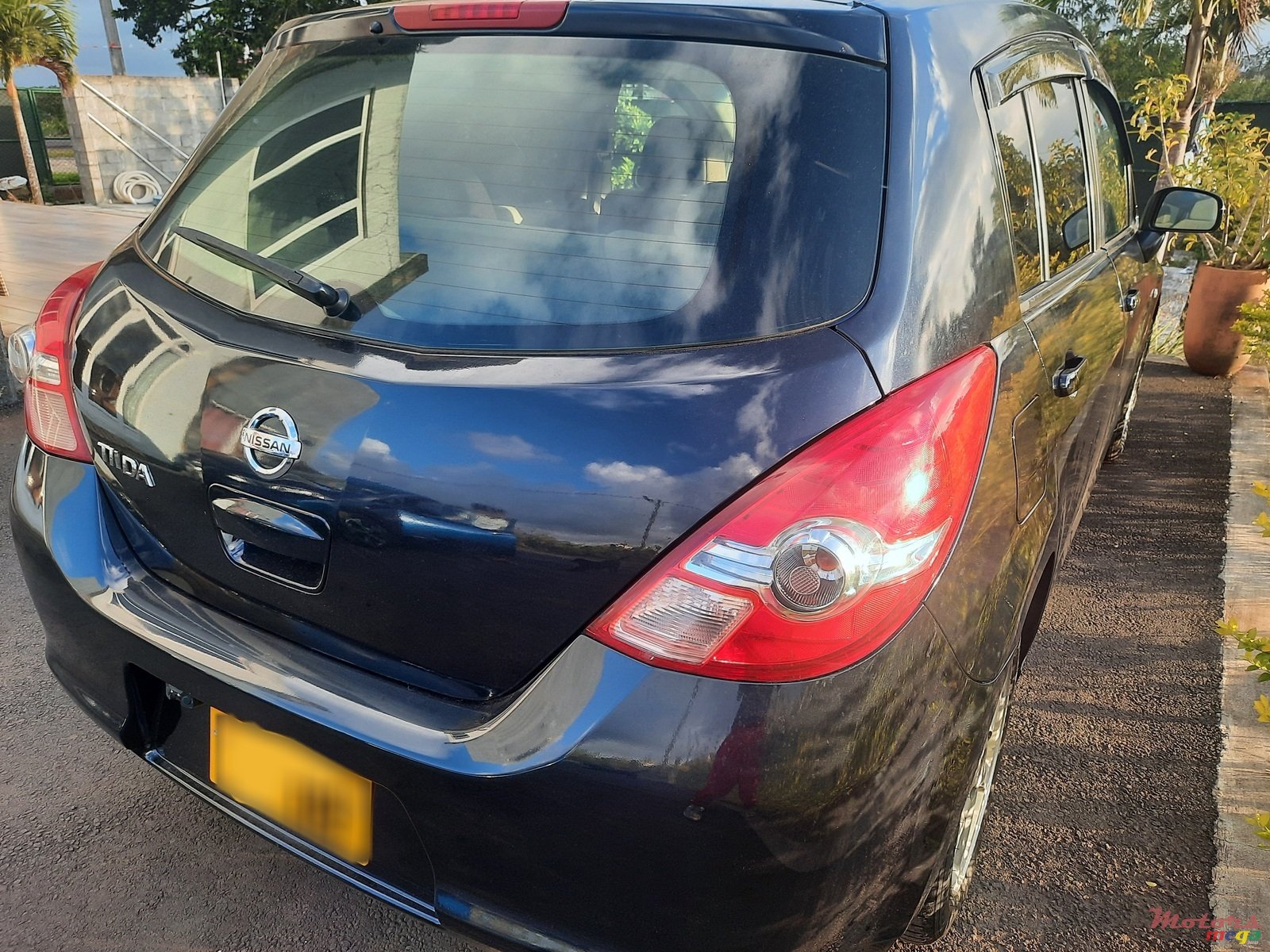 2009' Nissan photo #1