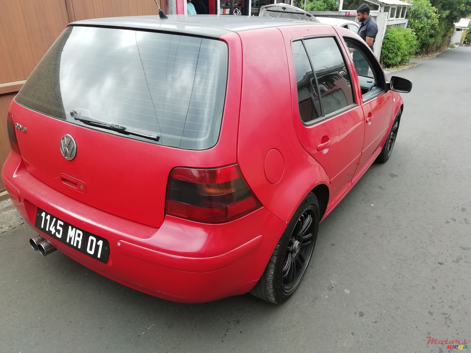 2001' Volkswagen Golf photo #2