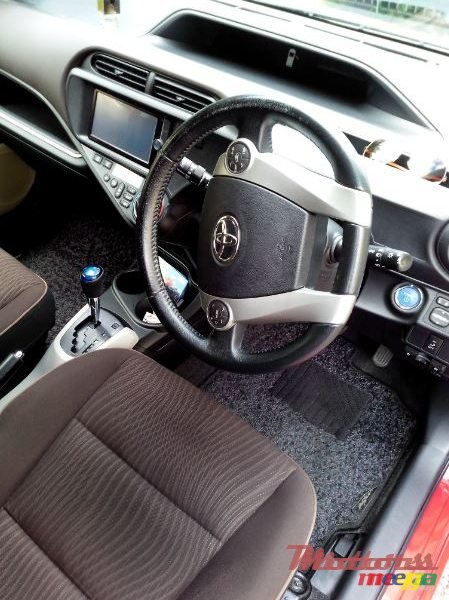 2013' Toyota Prius c photo #5