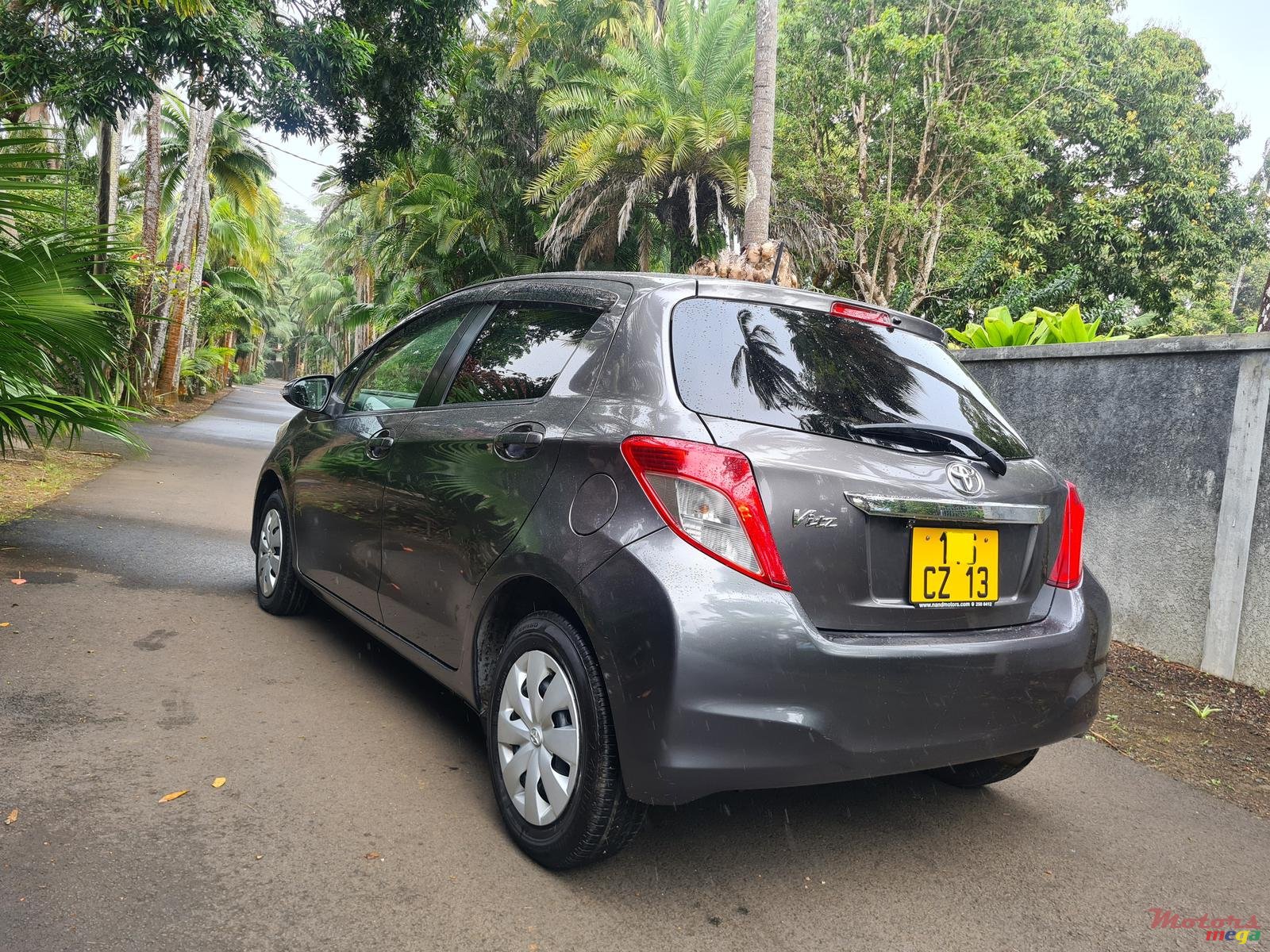 2013' Toyota Vitz 1.3 automatic photo #3