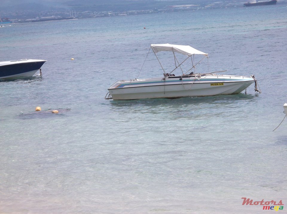 1998' Boston Whaler photo #1