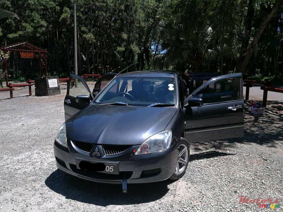2005' Mitsubishi Lancer photo #1