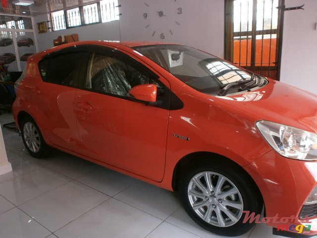 2013' Toyota Auris Aqua photo #3