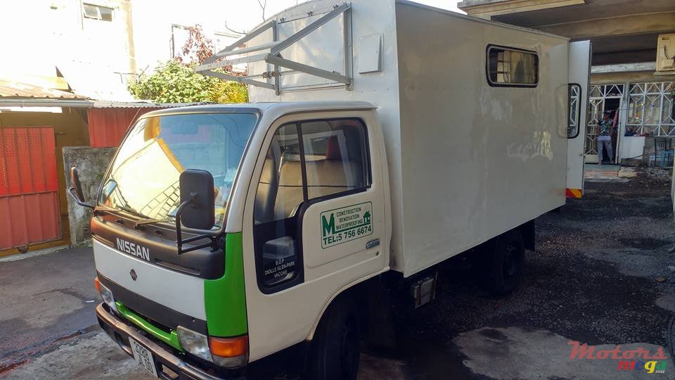 2000' Nissan Caisse Fermer photo #2