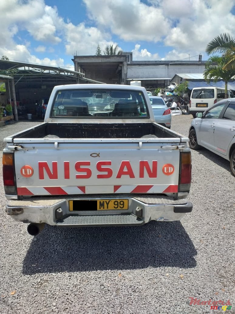 1999' Nissan Navara 4X2 photo #5