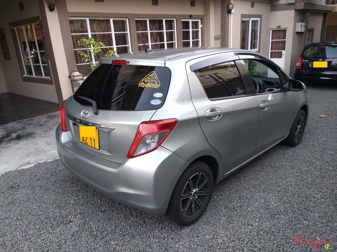 2011' Toyota Vitz photo #6