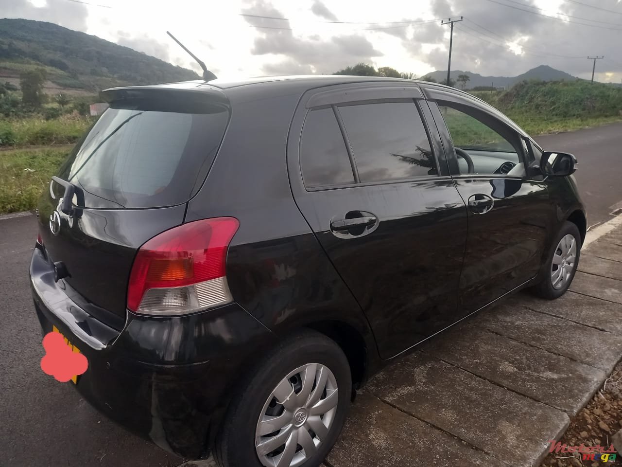 2010' Toyota Vitz photo #4