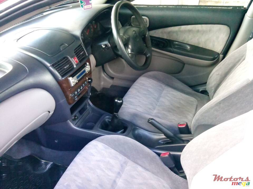 2001' Nissan n16 01pren rouler photo #5