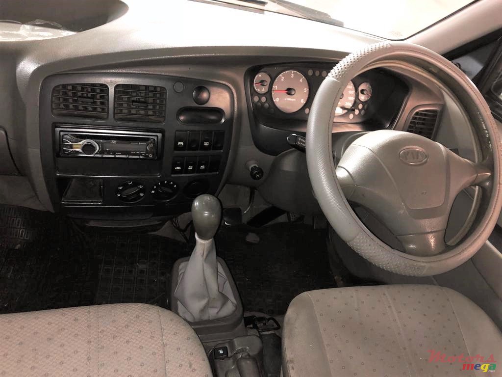 2005' Kia Pregio photo #5