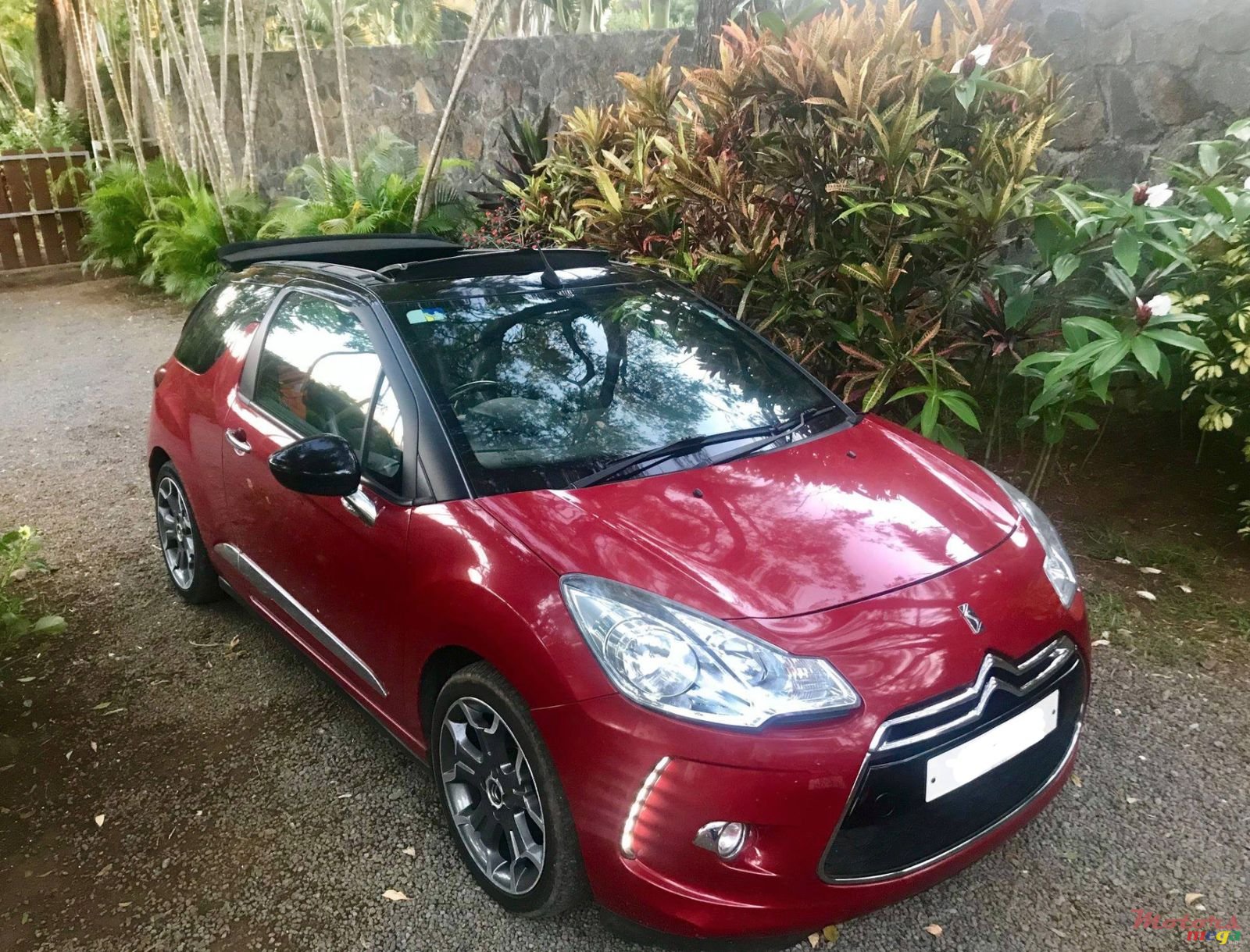 2014' Citroen DS3 cabriolet photo #5