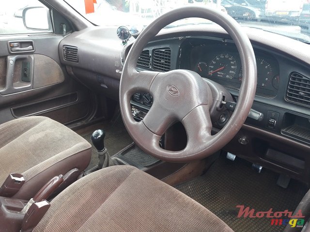 1993' Hyundai Elantra photo #5