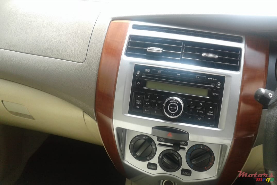 2013' Nissan Grand Livina photo #6
