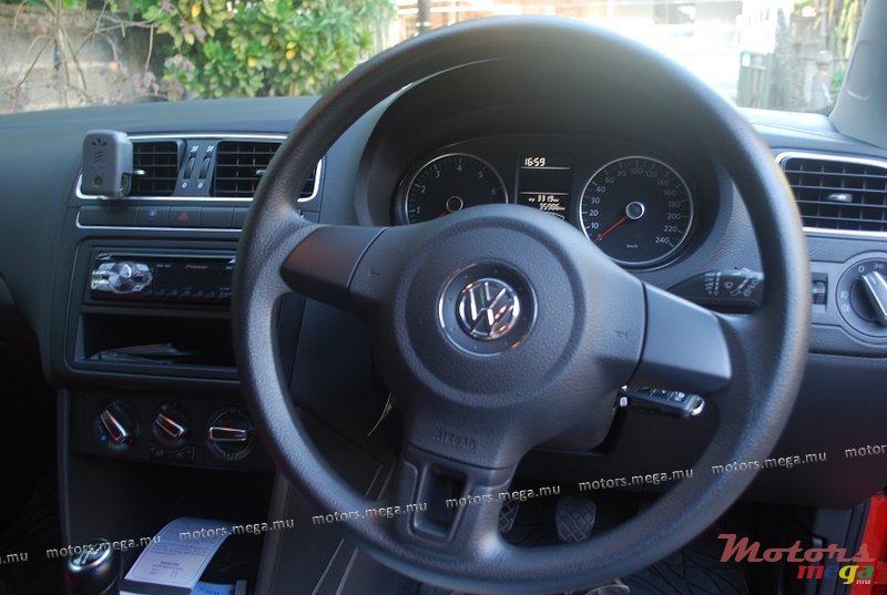 2010' Volkswagen Polo photo #6