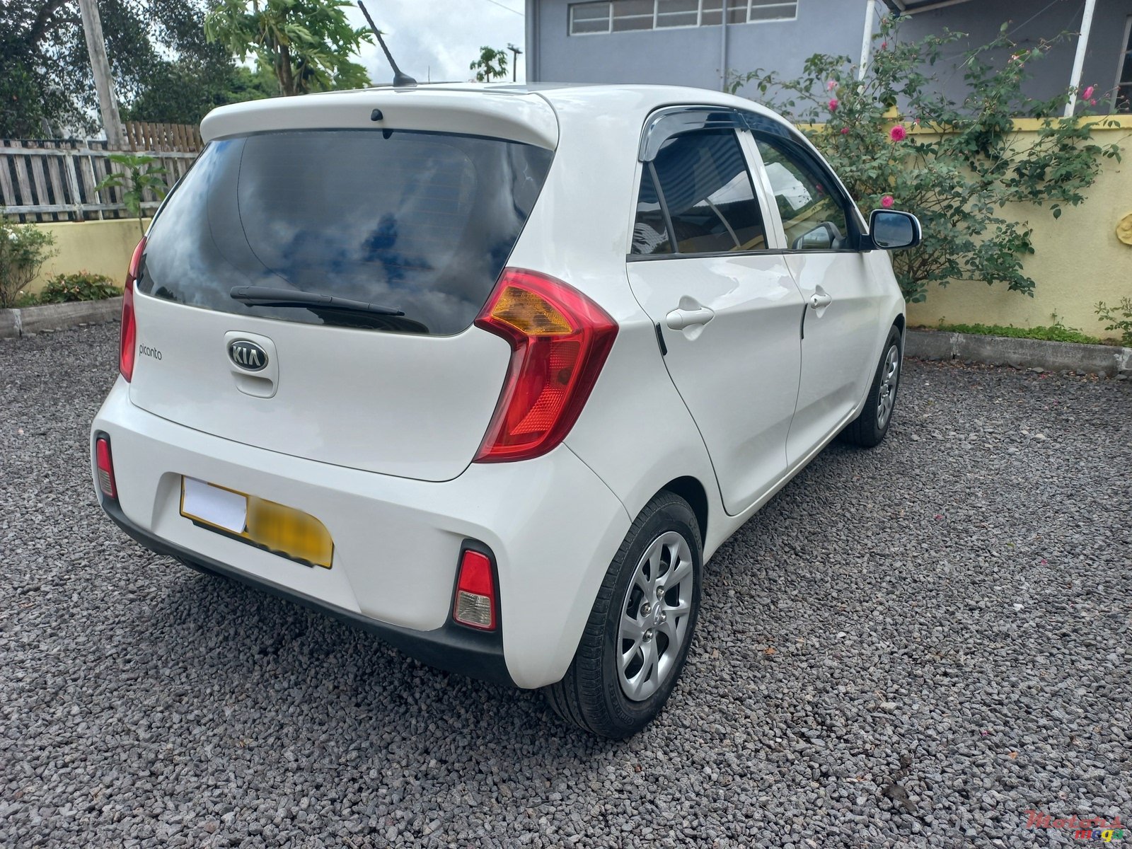 2017' Kia Picanto MANUAL photo #4