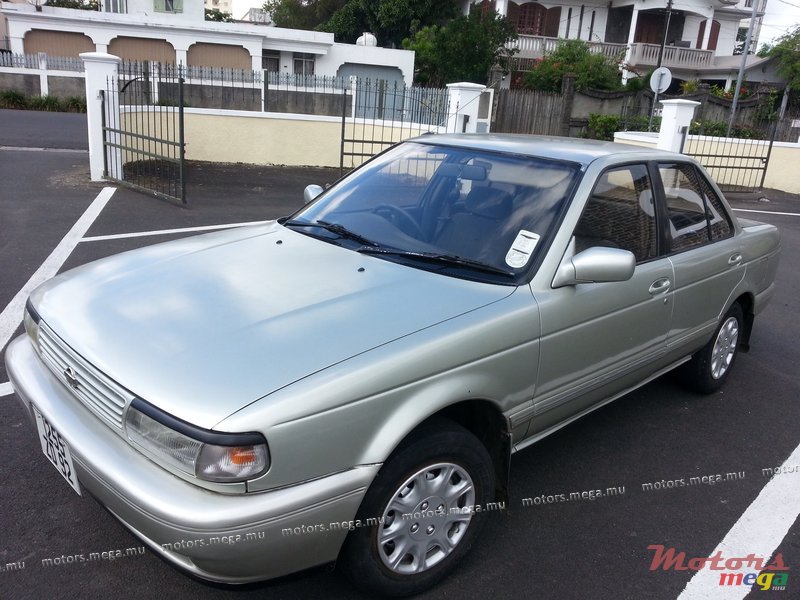 1992' Nissan Sunny photo #1