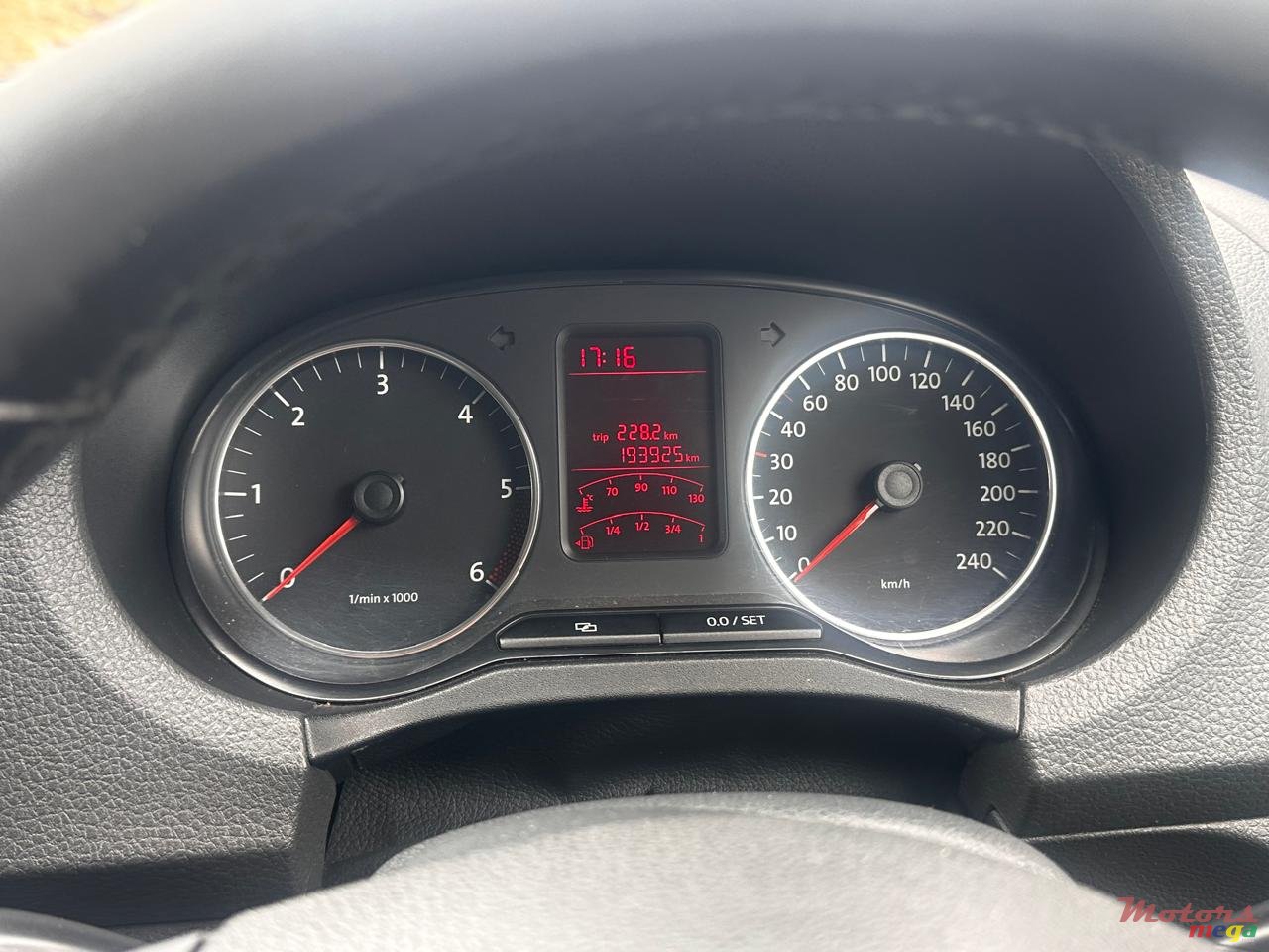 2017' Volkswagen Amarok photo #7