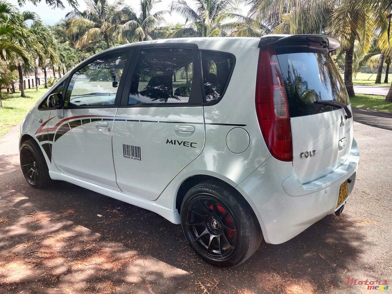 2003' Mitsubishi Colt photo #2