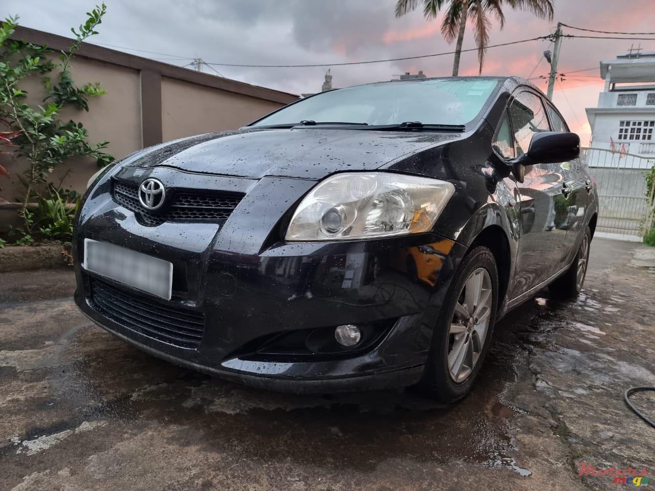2009' Toyota Auris photo #1