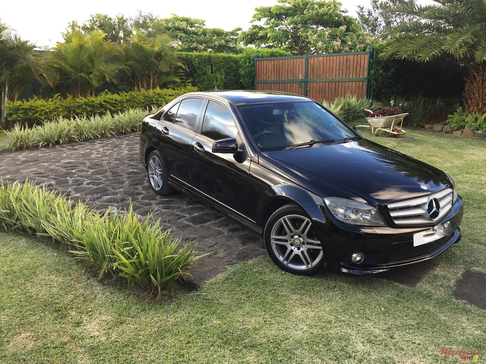 2009' Mercedes-Benz CL 180 photo #1