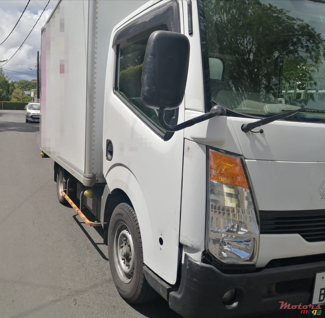 2010' Nissan photo #6