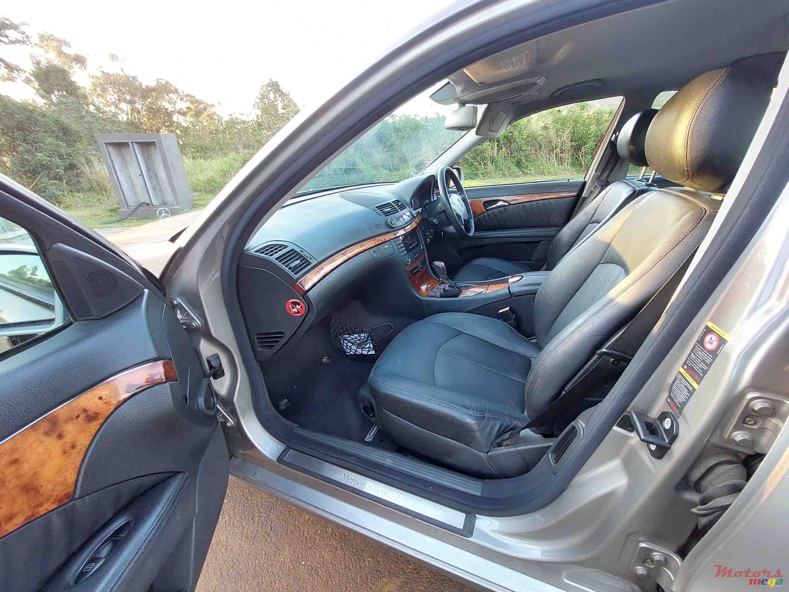 2006' Mercedes-Benz 320E photo #3