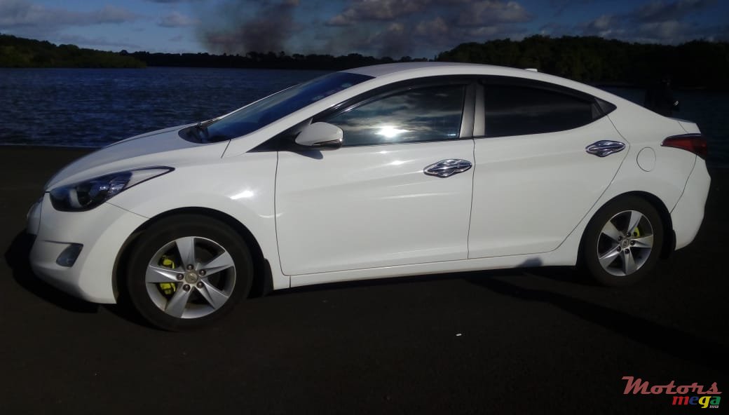 2012' Hyundai Elantra photo #1