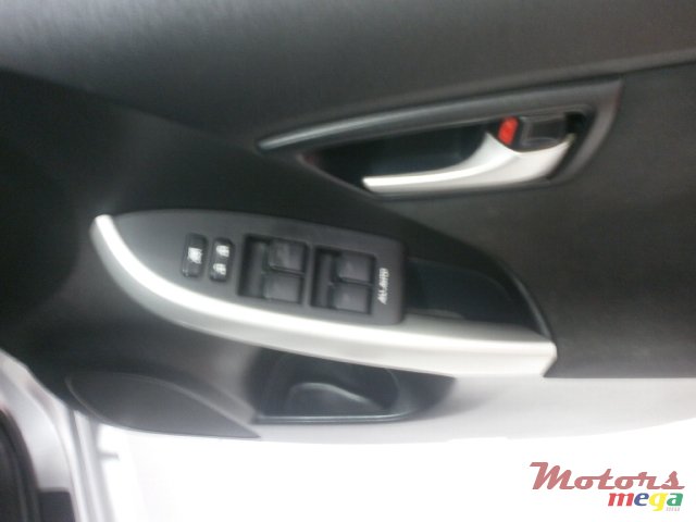 2013' Toyota Prius Plug-in Hybrid photo #3