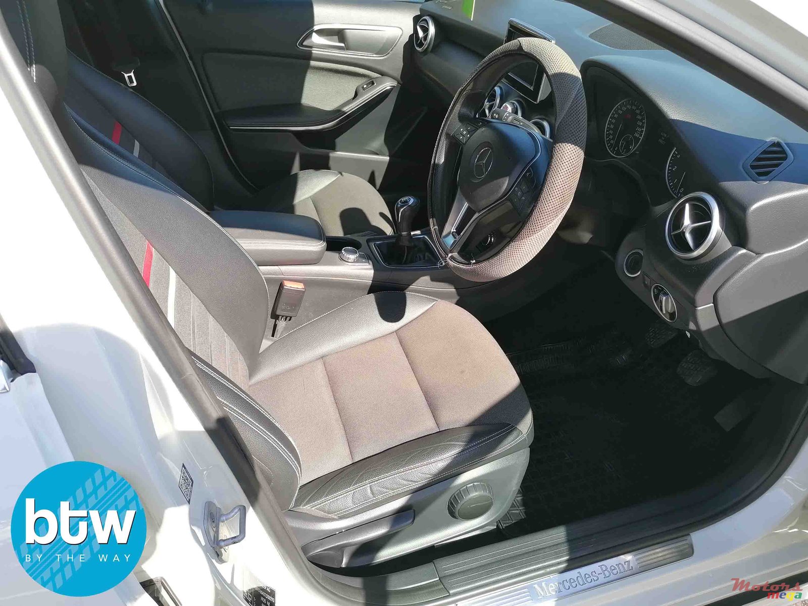 2015' Mercedes-Benz A-Class A200 - 156hp photo #5